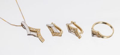 14 kt Gold Schmuckset, GG/WG 585/000, best.aus: Paar Ohrstecker, 1 Ring, RW 54, und Anhänger an Kette, Karabinerschließe, ca. 11.8g