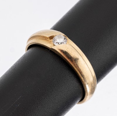 14 kt Gold Brillant-Ring, GG 585/000, Brillant ca. 0.15 ct (grav.) Weiß/vs, ca. 4.2 g, RW 54