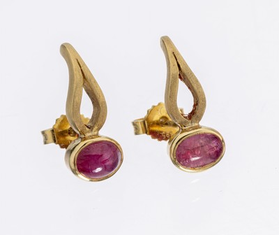 Paar 14 kt Gold Turmalin-Ohrstecker, GG 585/000, part. sat., geschwungen, 2 kl. ovale Turmalin-Cabochons, ca. 4.0 g