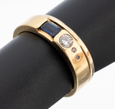 18 kt Gold Brillant-Saphir-Ring, GG 750/000gepr., ehemals 2 einzelne Ringe, 1 kl. Saphir im Treppenschliff ca. 0.10 ct, 1 Brillant ca. 0.10 ct ...
