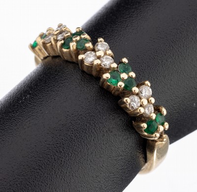 14 kt Gold Brillant-Smaragd-Ring, GG 585/000, 9 Brillanten zus. ca. 0.09 ct Weiß/p,11 rundfacett. Smaragde (1 Stein fehlt) zus. ca. 0.10 ct, RW 52, ...