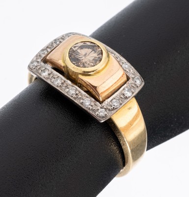 14 kt Gold Brillant-Ring, GG/WG/RG 585/000 gepr., mittig Brillant ca. 0.40 ct Braun/p, 16 in WG gefasste Brillanten zus. ca. 0.08 ct ...