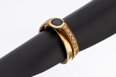 18 kt Gold Saphir-Brillant-Ring, GG 750/000, außergewöhnliche Gestaltung, ovalfacett. Saphir ca. 1.0 ct, 12 Brillanten zus. ca. 0.12 ct Weiß/p, ...