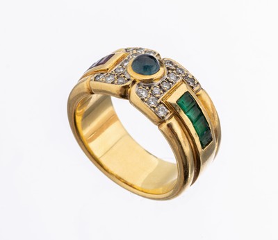 18 kt Gold Farbstein-Brillant-Ring, GG 750/000, 4 Smaragd-Carrees zus. ca. 0.20 ct, 4 Rubin-Carrees zus. ca. 0.25 ct, 1 kl. Saphir-Cabochon, 18 ...
