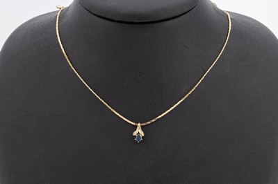 14 kt Gold Saphir-Diamant-Anhänger an Kette, GG 585/000, zierlich, kl. facett. Saphir- Tropfen, 2 kl. 8/8-Diamanten, Kettenl. ca. 43 cm, ...