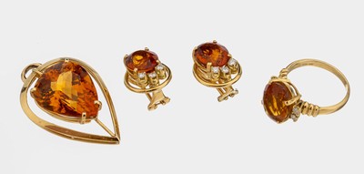 18 kt Gold Citrin-Brillant-Schmuckset, GG 750/000, best. aus: 1 Anhänger, facett. Citrin-Tropfen ca. 30.0 ct, ca. 4.1 x 2.6 cm, 1 Ring, RW 60, ...