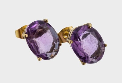 Paar 14 kt Gold Amethyst-Ohrstecker, GG 585/000, schlichte Gestaltung, 2 ovalfacett. Amethyste zus. ca. 5.0 ct, ca. 3.4 g