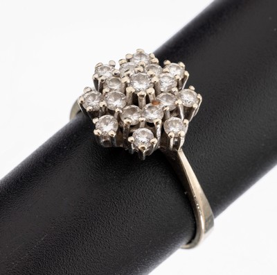 14 kt Gold Brillant-Ring, WG 585/000, Ringkopf in mehreren Ebenen, 17 Brillanten zus. ca. 1.0 ct Weiß/p, RW 57, ca. 3.7 g, Juwelier-Zertifikat anbei