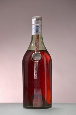 1 Fl. J.& F. Martin, Cognac, Argent, Plakette l. besch., Schwund, nicht verkostet wohl 60er Jahre, ungeöffnet