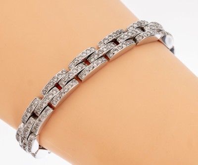 18 kt Gold Brillant-Armband, WG 750/000, bewegl. Glieder bes. mit ca. 238 Brillanten zus. ca. 6.10 ct (grav.) Weiß/si, L. ca. 18 cm, Kastenschloss ...