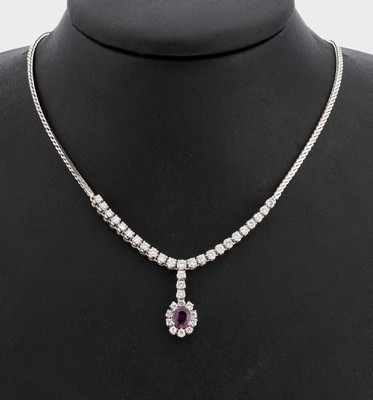 18 kt Gold Rubin-Brillant-Collier, WG 750/000, Abhängung bewegl., ovalfacett. Rubin ca. 1.0 ct, 36 Brillanten zus. ca. 1.55 ct Weiß/si, L. ca. 45 ...
