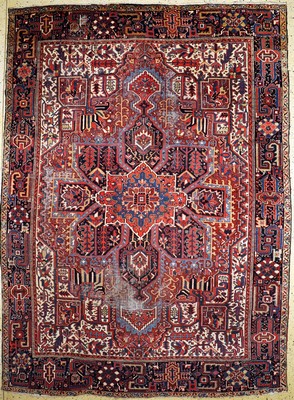 Heriz antik, Persien, um 1900, Wolle auf Baumwolle, ca. 380 x 279 cm, alter Mottenfraß,EHZ: 4