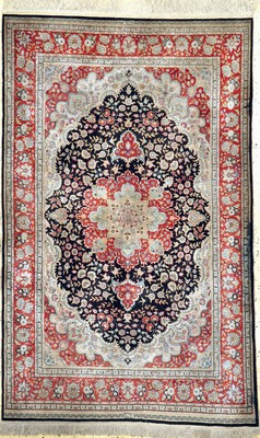 Hereke Seide fein, China, Ende 20.Jhd, reine Naturseide, ca. 188 x 120 cm, verfärbt, EHZ: 2