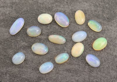 Lot lose Opale, ca. 27.80 ct, Cabochons in versch. Größen