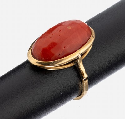 18 kt Gold Korallen-Ring, GG 750/000 gepr.,schlichte Gestaltung, facett. ovale Koralle, RW 51, ca. 4.7 g, Versand nur innerhalb der EU
