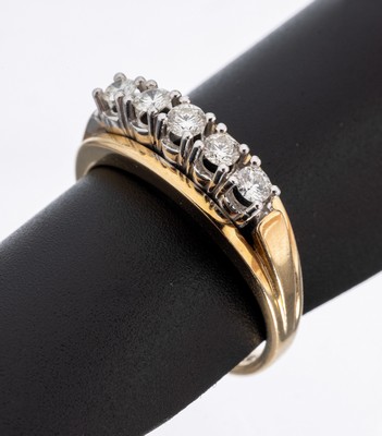 14 kt Gold Brillant-Ring, GG/WG 585/000, 5 Brillanten zus. ca. 0.50 ct Weiß-l.get.Weiß/si, ca. 4.7 g, RW 58