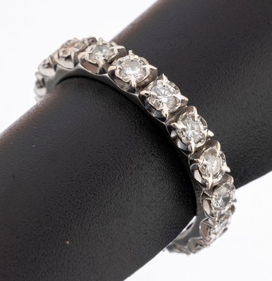 14 kt Gold Brillant-Memoryring, WG 585/000,18 Brillanten zus. ca. 0.90 ct Weiß/si, ca. 3.4 g, RW 54