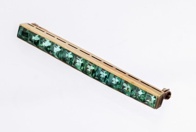14 kt Gold Turmalin-Brosche, GG 585/000, 12 Turmalin-Carrees von hervorragender Farbe zus. ca. 5.0 ct, Broschierung mit Sicherheitsbügel, L. ca. 5 ...