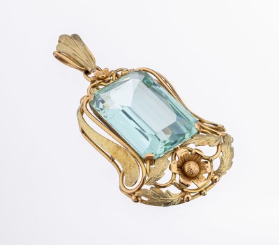 14 kt Gold Aquamarin-Anhänger, GG/RG 585/000, 1950er Jahre, Idar Oberstein, facett.Aquamarin im Emerald Cut ca. 38.0 ct, Fassung mit Blüten- und ...