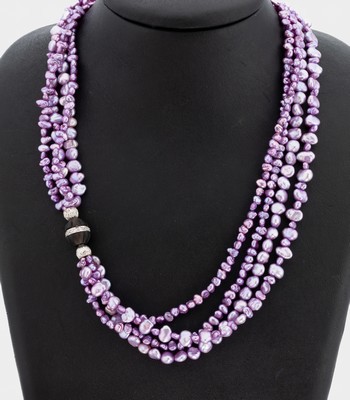 Zuchtperl-Collier mit 14 kt Gold Rauchquarz- Diamant-Schmuckschließe, WG 585/000, 4-rhg.lila gefärbte Biwa-Perlen in versch. Größen, Formen und ...