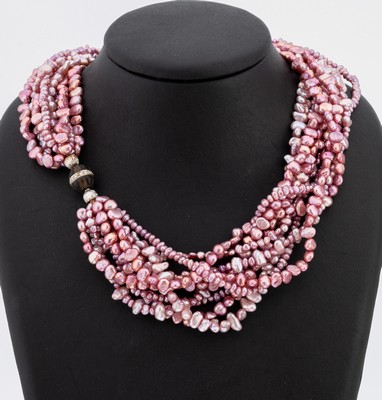 Zuchtperl-Collier mit 14 kt Gold Rauchquarz- Diamant-Schmuckschließe, WG 585/000, 9-rhg.Biwa-Perlen, gefärbt, in versch. Größen, Formen und ...