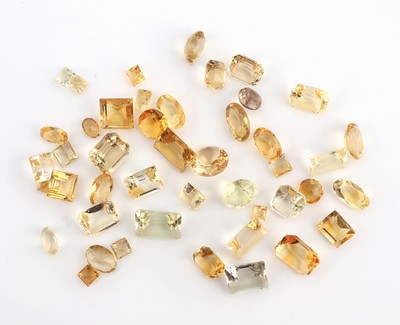 Lot lose Citrine, zus. ca. 59.2 ct, facett., in versch. Größen, Formen und Farben