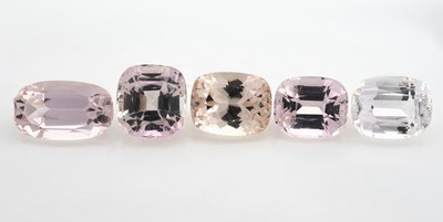 Lot 5 lose Kunzite zus. ca. 33.4 ct, versch. Schliffformen