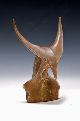 Gernot Rumpf, geb. 1941 Kaiserslautern, Vogelkopf mit Geweih, Bronzeskulptur, vollplastisch, monogrammiert und num. 2/20 H. ca. 15 cm, B. 15 x 10 cm