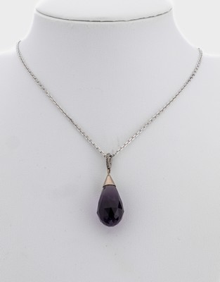 14 kt Gold Amethyst-Diamant-Collier, WG 585/000, facett. Amethystpampel ca. 14.0 ct, Öse mit Diamanten zus. ca. 0.04 ct get. Weiß/p1, L. ca. 60 ...