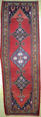 Bidjar Kelim antik, Persien, um 1900, Wolleauf Wolle, ca. 400 x 135 cm, Reinigungsbedürftig, EHZ: 2, (kleine Restaurierungen),aus ...
