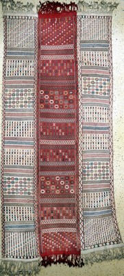 "Verneh"antik(3 Bahnen), Türkei, um 1900, Wolle auf Wolle, ca. 302 x 142 cm, EHZ: 2