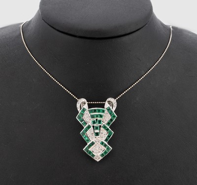 8 kt Gold Smaragd-Brillant-Anhänger, WG 333/000 gepr., im Stil des Art Deco, geometrisch, 41 Smaragd-Carrees zus. ca. 5.0 ct, 34 Brillanten zus. ...