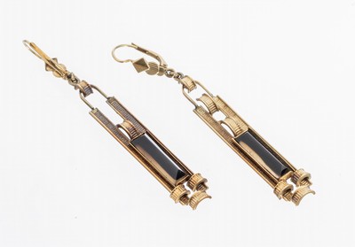 Paar 14 kt Gold Onyx-Ohrhänger, um 1925-30, GG 585/000, längliche bewegl. Abhängung, geometrisch, facett. Onyxstab, L. ca. 6.4 cm, ca. 6 g, 1 ...