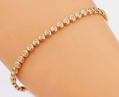 14 kt Gold Brillant-Linienarmband, GG 585/000, 45 Brillanten zus. ca. 1.18 ct (grav.) Weiß/si, L. ca. 18.5 cm, Kastenschlossmit 2 ...