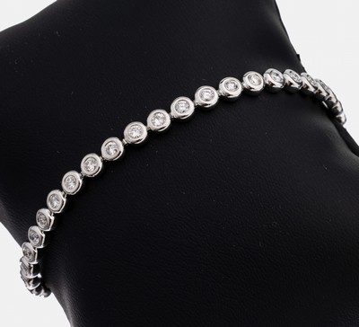14 kt Gold Brillant-Linienarmband, WG 585/000, 40 Brillanten zus. ca. 1.87 ct (grav.) Weiß-l.get.Weiß/si, L. ca. 18.5 cm, Kastenschloss mit 2 ...