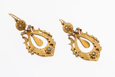 Paar 8 kt Gold Biedermeier Ohrhänger, um 1860, GG 333/000 gepr., bewegl., kl. Flussperlen, Eichenlaubdekor, ca. 5.7 g