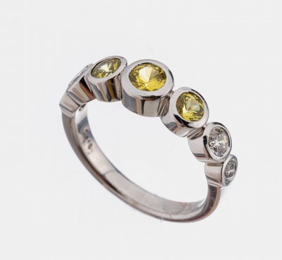 14 kt Gold Brillant-Ring, WG 585/000, 7 Brillanten zus. ca. 0.77 ct Weiß/si und Gelb, RW 55, ca. 5 g