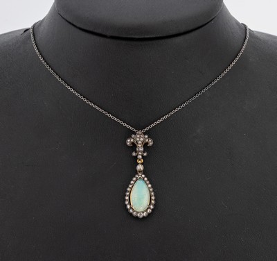 Opal-Diamant-Anhänger, Silber teilverg., nach altem Vorbild von 1890, Opaltropfen ca. 3.0 ct, Diamantrosen zus. ca. 0.15 ct, an Kette, L. ca. 40 ...