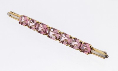 14 kt Gold Morganit-Brosche, GG 585/000, facett. Morganit im Emerald Cut zus. ca. 4.50 ct, L. ca. 6.5 cm, ca. 6.6 g