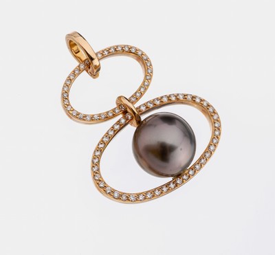 18 kt Gold Perl-Brillant-Anhänger, RG 750/000, 2 ovale Elemente, 1 Tahitizuchtperle,D. ca. 12 mm, 75 Brillanten zus. ca. 0.58 ct (grav.) feines ...