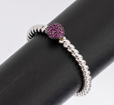 18 kt Gold Rubin-Ring, WG 750/000, Ringschiene gedreht, 19 rundfacett. Rubine zus. ca. 0.09 ct, RW 54, ca. 2.5 g
