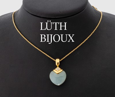 18 kt Gold LÜTH BIJOUX Aquamarin-Brillant- Clipanhänger, GG 750/000, herzf. Aquamarin-Cabochon ca. 19.18 ct, 4 Brillanten zus. ca. 0.08 ct ...