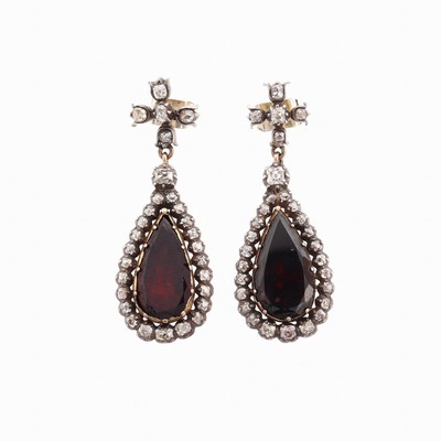 Paar 14 kt Gold Almandin-Diamant-Ohrstecker, GG 585/000 und Silber, um 1830/40, 2 Almandintropfen, Diamantrosen zus. ca. 0.60 ct, rücks. komplett ...