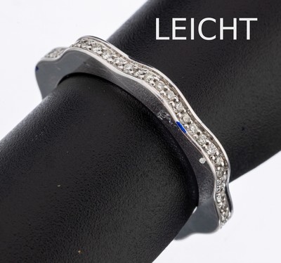 18 kt Gold LEICHT Brillant-Ring, WG 750/000, außergewöhnliche Gestaltung, Brillanten zus. ca. 0.30 ct Weiß/si, RW 54, ca. 4.6 g, sign.
