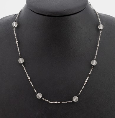 18 kt Gold Onyx-Bergkristall-Diamant-Collier, WG 750/000, matt. Bergkristallkugeln ca. 6 mm, kl. Onyxkügelchen, Diamanten zus. ca. 0.20 ct ...