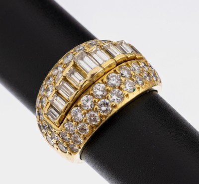 18 kt Gold Diamant-Ring, GG 750/000, 9 Diamantbaguettes und weitere Brillanten zus. ca. 3.50 ct Weiß/si, RW 53, ca. 11 g