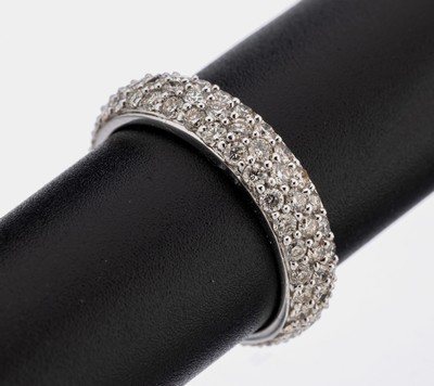 18 kt Gold Brillant-Ring, WG 750/000, 96 Brillanten zus. ca. 1.85 ct (grav.) Weiß/si, RW 54, ca. 4.1 g