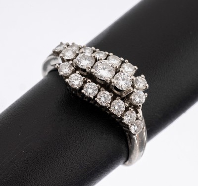 14 kt Gold Brillant-Ring, WG 585/000, 3- rhg. bes. mit 20 Brillanten zus. ca. 0.80 ct Weiß/si-p, RW 55, ca. 4.1 g