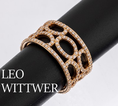 18 kt Gold LEO WITTWER Brillant-Ring, GG 750/000, durchbrochen, Brillanten zus. ca. 1.01 ct (grav.) feines Weiß-Weiß/vs-si, RW 55,ca. 8.4 g, sign.