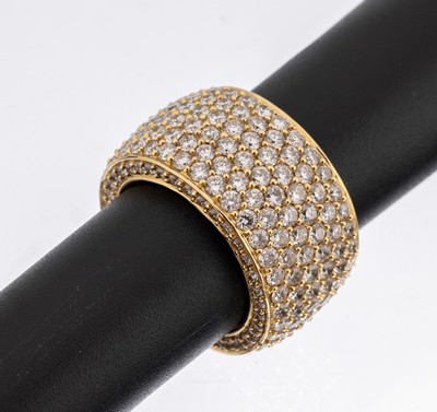 18 kt Gold Brillant-Ring, GG 750/000, 6 Reihen mit Brillanten zus. ca. 8.05 ct Weiß/si, innen verbödet mit Herzen, ca. 13.0 g, RW 53, B. ca. 13.5 ...